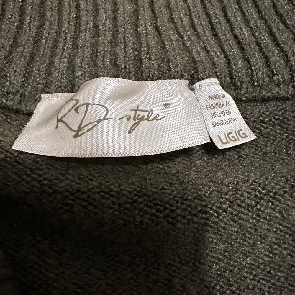 RD Style Janet V-Neck Sweater - Picture 5 of 6